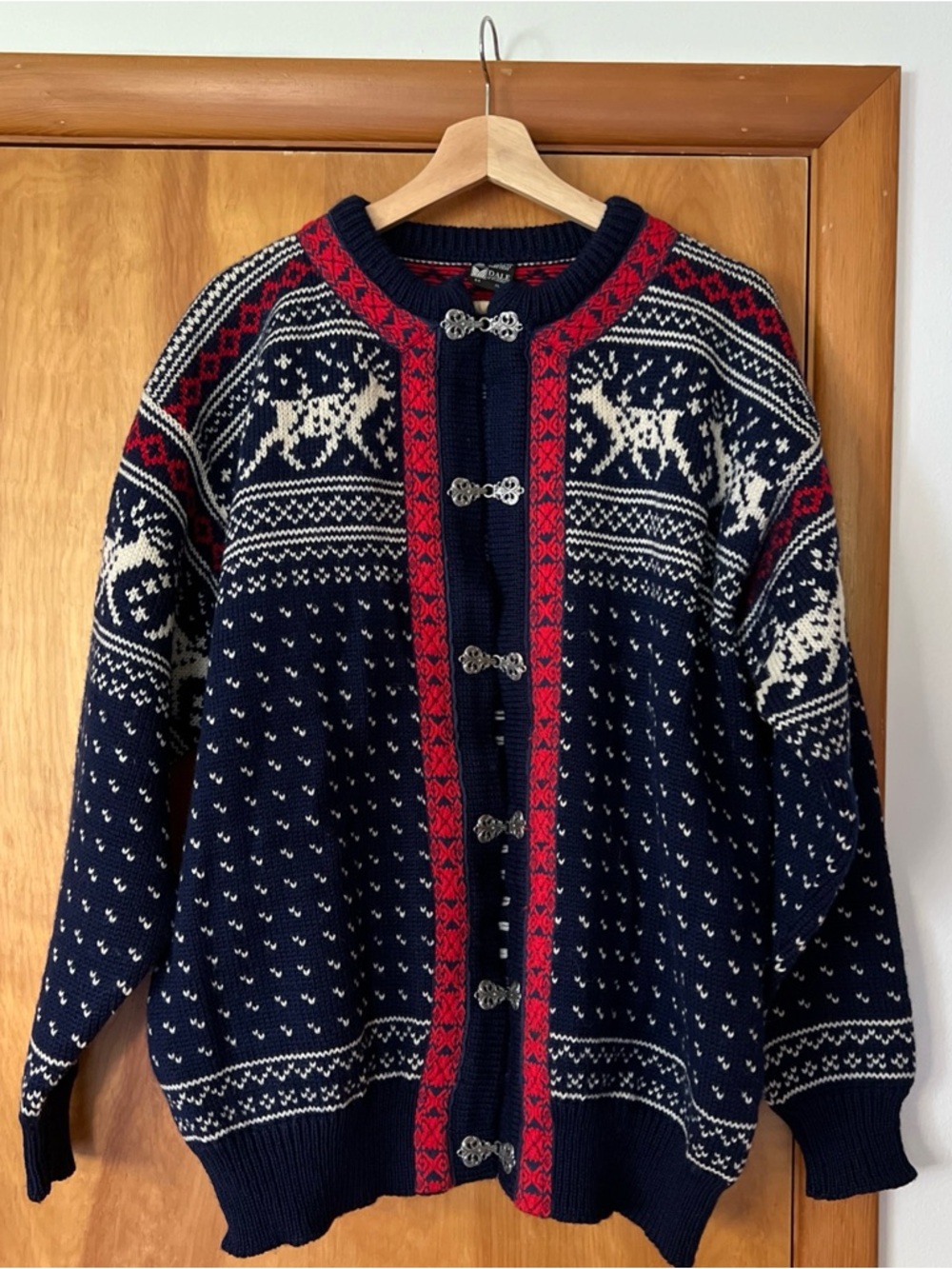 Dale Of Norway Pure New Wool Cardigan Men’s XL Sweater Metal Clasp Closure